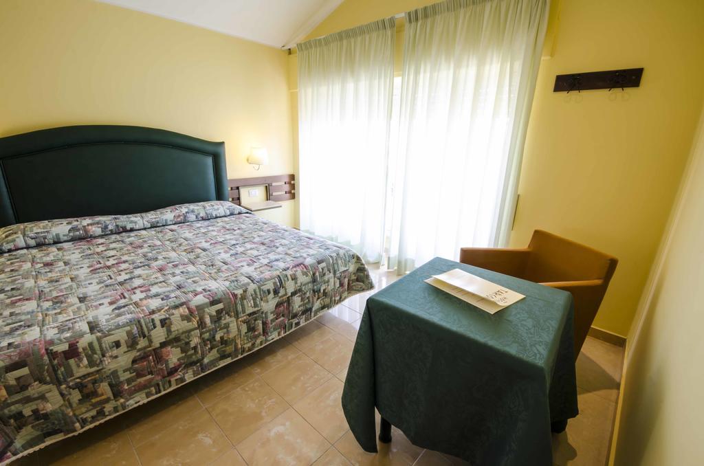 Hotel Tarconte ตาร์กวิเนีย ภายนอก รูปภาพ