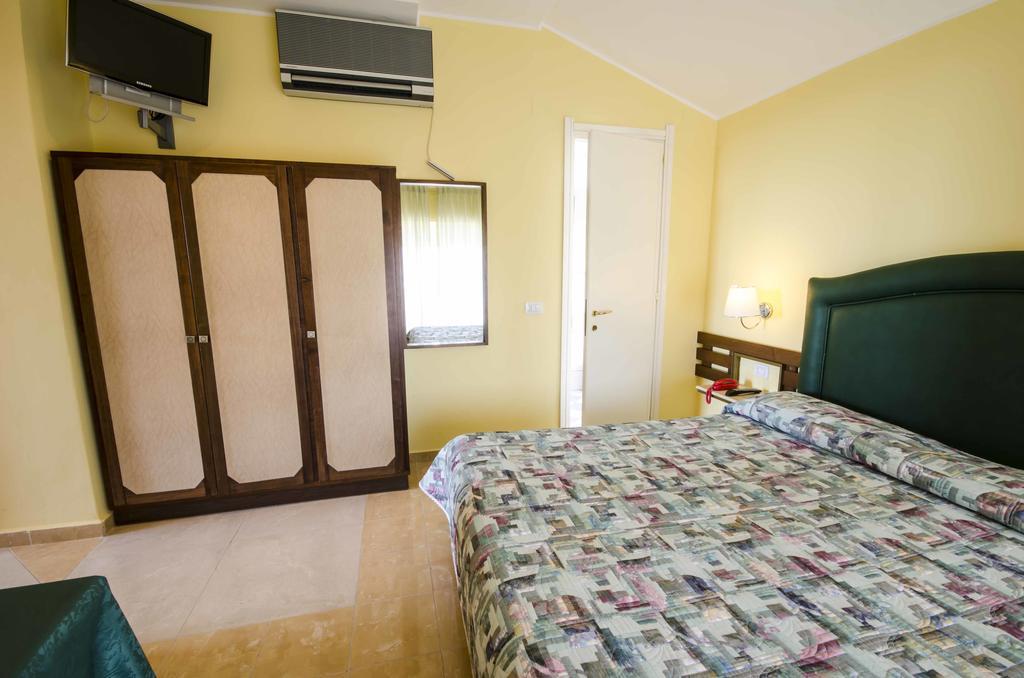 Hotel Tarconte ตาร์กวิเนีย ภายนอก รูปภาพ