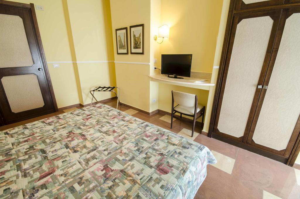 Hotel Tarconte ตาร์กวิเนีย ภายนอก รูปภาพ
