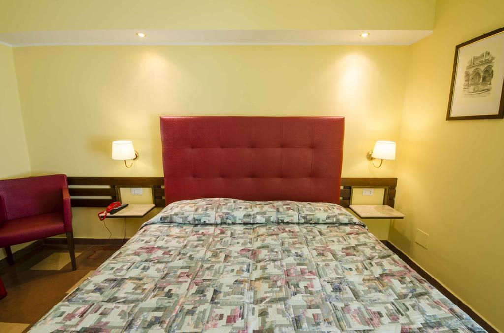 Hotel Tarconte ตาร์กวิเนีย ภายนอก รูปภาพ
