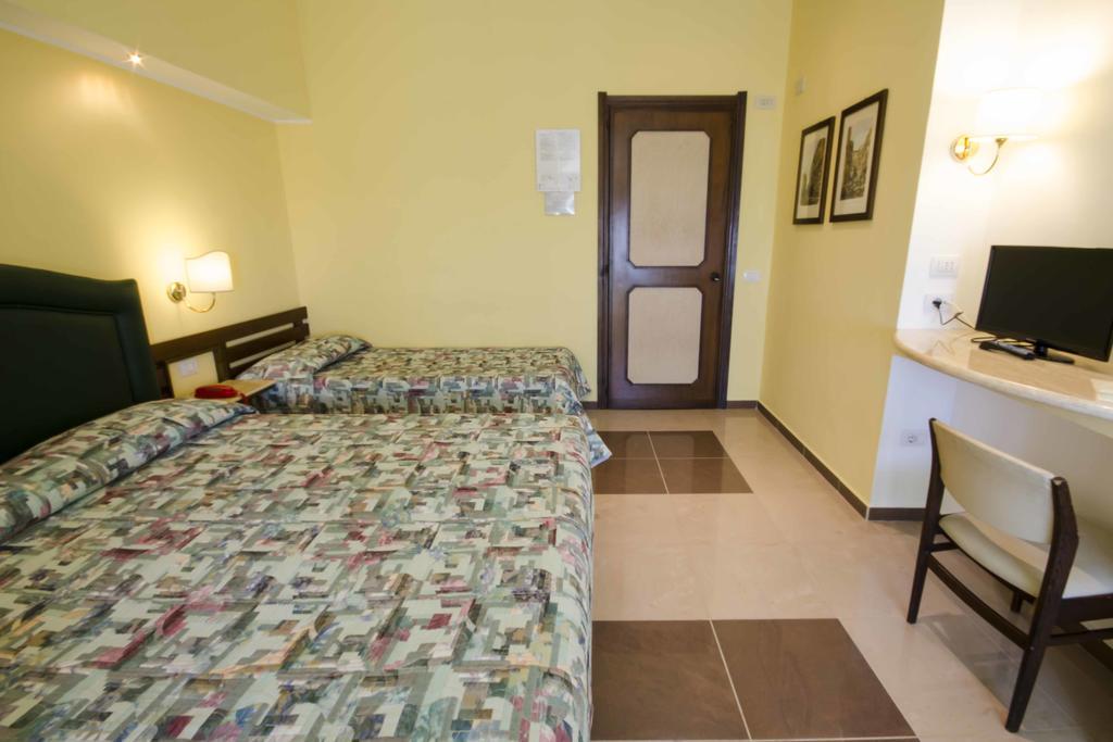 Hotel Tarconte ตาร์กวิเนีย ภายนอก รูปภาพ