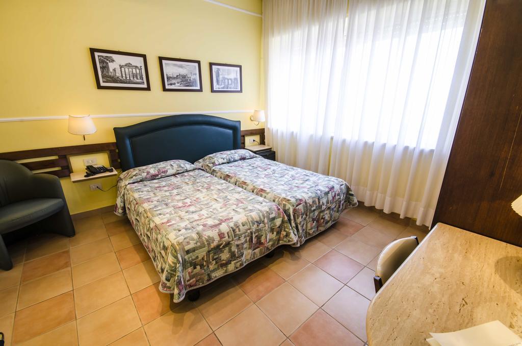 Hotel Tarconte ตาร์กวิเนีย ภายนอก รูปภาพ