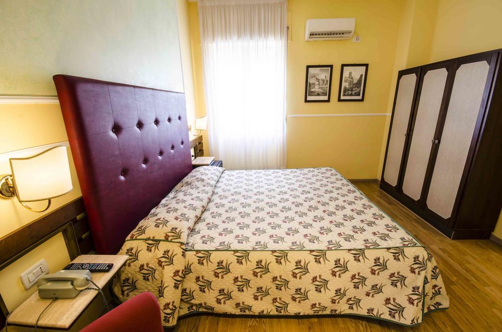 Hotel Tarconte ตาร์กวิเนีย ภายนอก รูปภาพ