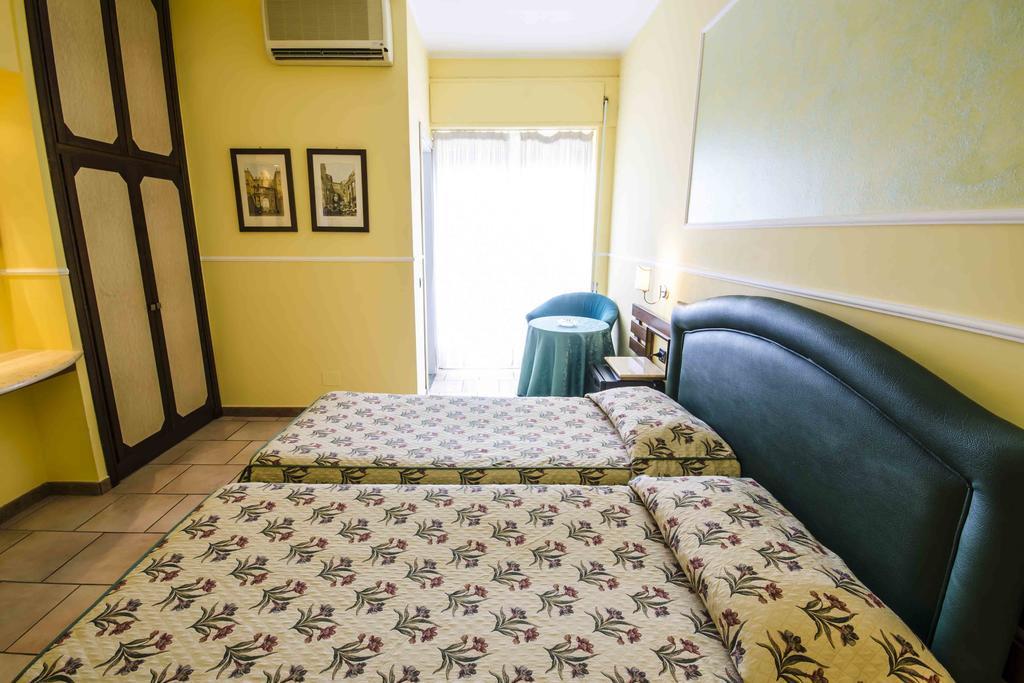 Hotel Tarconte ตาร์กวิเนีย ภายนอก รูปภาพ