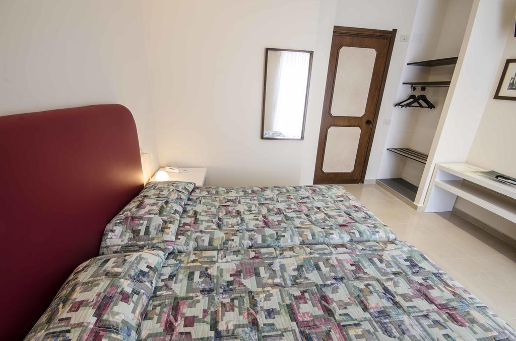 Hotel Tarconte ตาร์กวิเนีย ภายนอก รูปภาพ