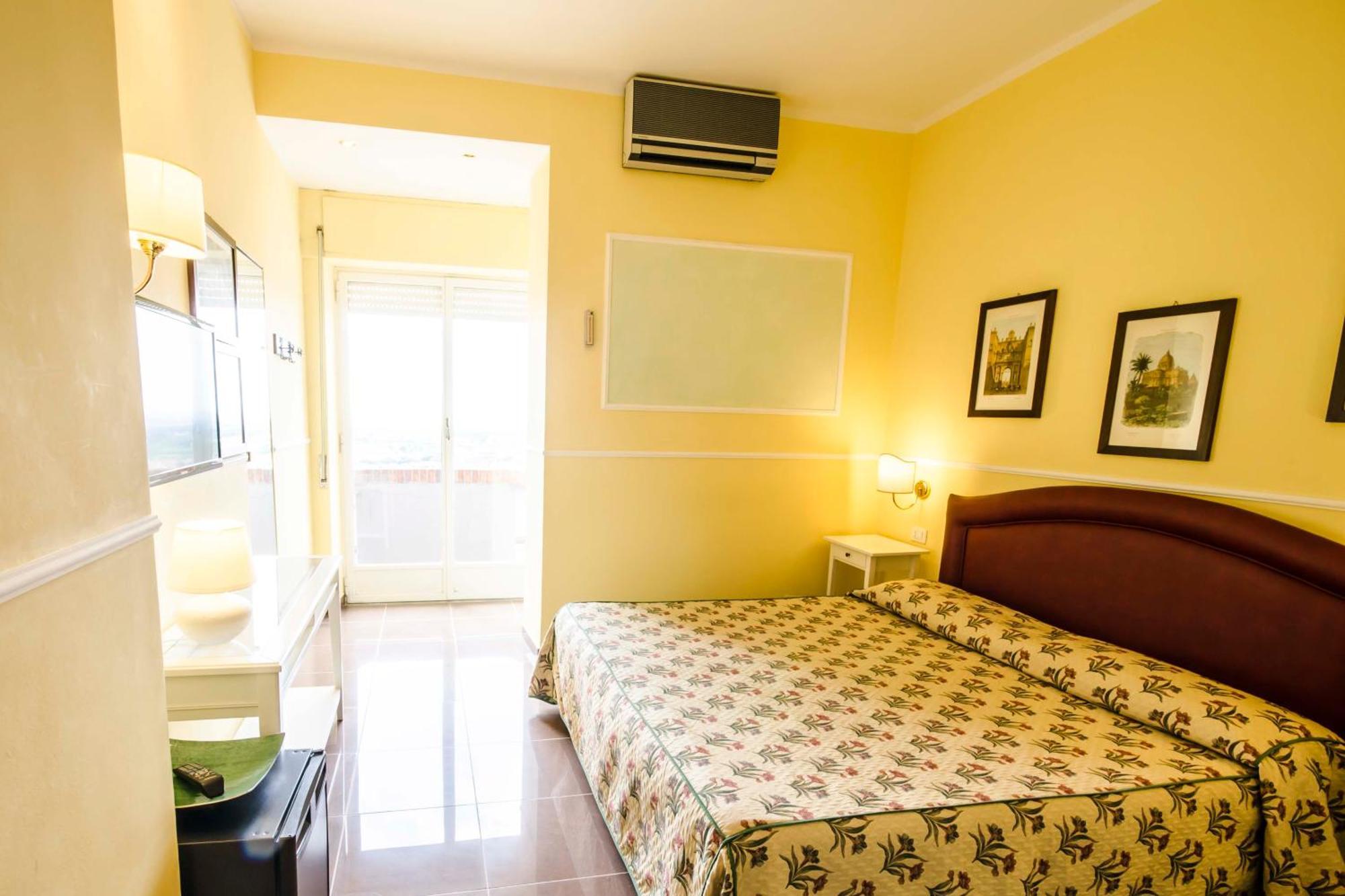 Hotel Tarconte ตาร์กวิเนีย ภายนอก รูปภาพ