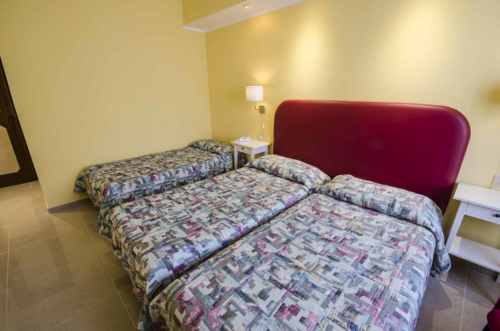 Hotel Tarconte ตาร์กวิเนีย ภายนอก รูปภาพ