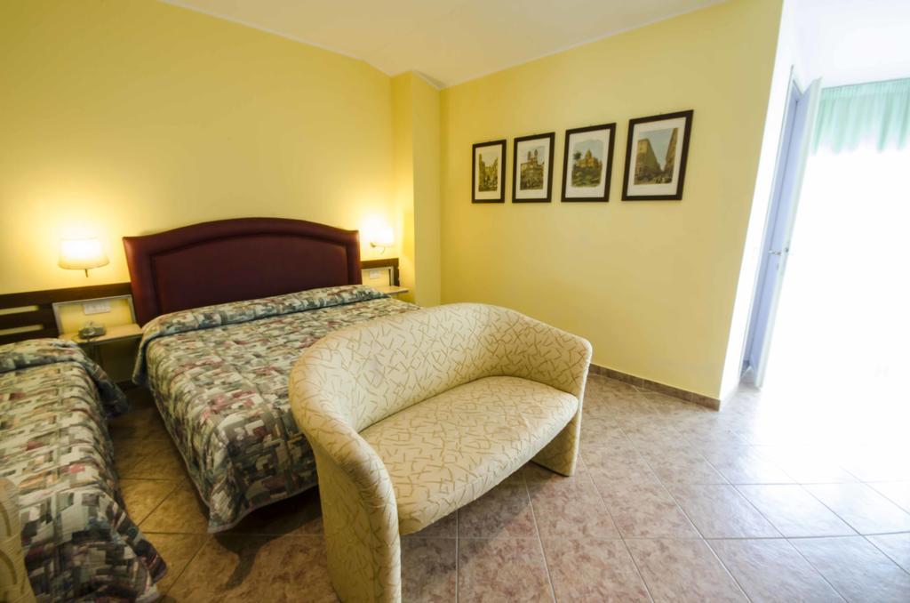Hotel Tarconte ตาร์กวิเนีย ภายนอก รูปภาพ