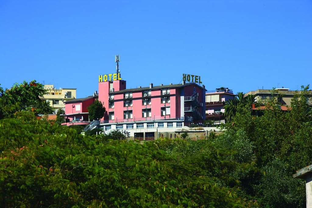 Hotel Tarconte ตาร์กวิเนีย ภายนอก รูปภาพ